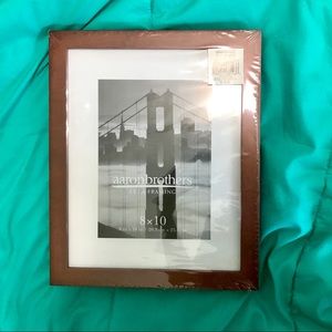 NWT 🌟 Unopened Aaron Bros wooden 8 x 10 frame